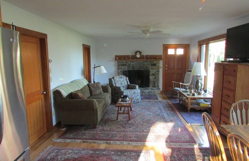 New Harbor Cottage | Light Filled, Woodsy Views, Atlantic Ocean Nearby.