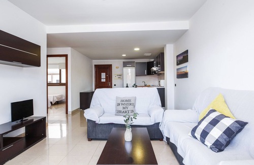 El Cotillo Apartment | Light-Flooded Apartment “2 Dormitorios” with Terrace & Shared Pool
