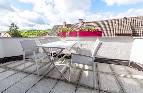 Rottendorf Apartment | Light-flooded maisonette with balcony in the suburbs of the wine metropolis of Würzburg