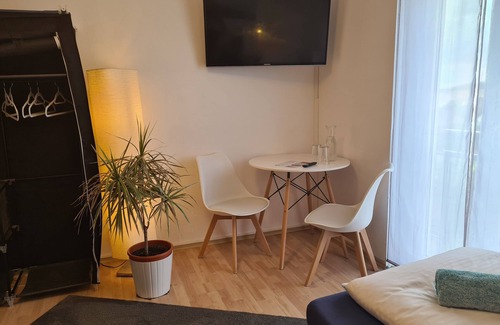 Waldbuttelbrunn Bed & Breakfast | Light-flooded room - Marienberg