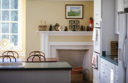 Bolivar House | Light Horse Inn: Suite 1