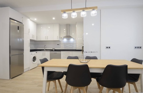 Plaza de Toros-Doctores-San Lazaro Apartment | Lightbooking Materno Granada