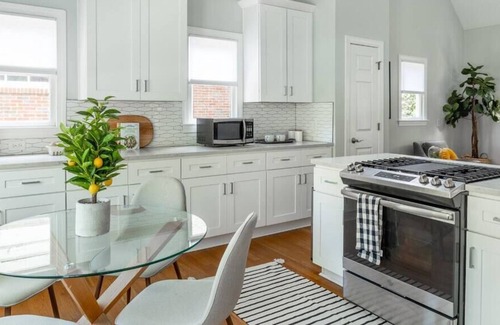 Virginia Highland House | Lighthaus Summary:Pe