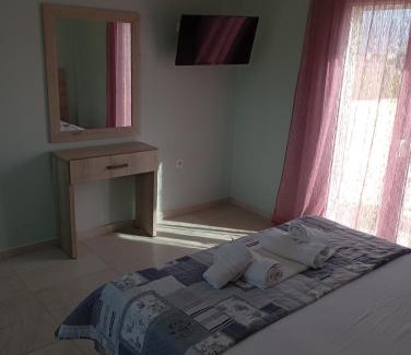 Chiliadou House | Lighthouse Apartments