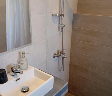 Chiliadou House | Lighthouse Apartments