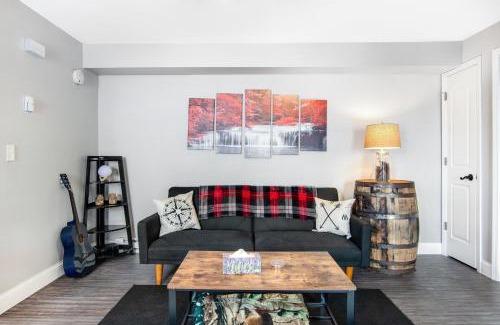 Lake Delton Apartment | LightHouse Cove #208