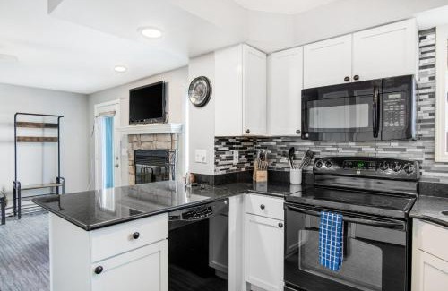 Lake Delton Apartment | LightHouse Cove #208