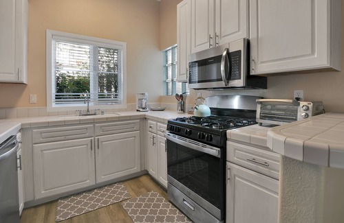 Westside Santa Cruz House | Lighthouse Field, 1 Block to Beach, Steamer Lane, Wharf