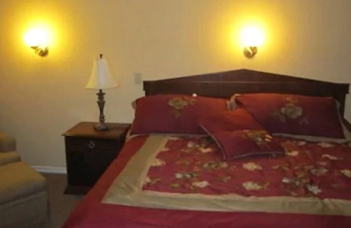 London Hotel | Lighthouse Inn Motel