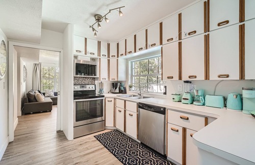 Lighthouse Point House | Lighthouse Point Beach Home: 10 min to beach 🏖️, sleeps 10, pool 🏊‍♀️, golf, pickle🎾