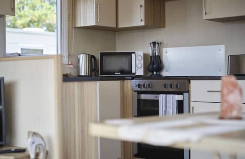 Layer Marney House | Lighthouse Retreat - A stones throw from West Mersea beach