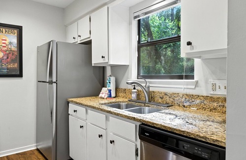 Sea Pines Villa | Lighthouse Tennis Villas - Walking Distance to Harbor Town/Shops at Sea Pines