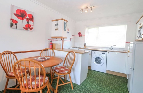 Winterton-on-Sea Cottage | LIGHTHOUSE VIEW, family friendly, with pool in Winterton-On-Sea