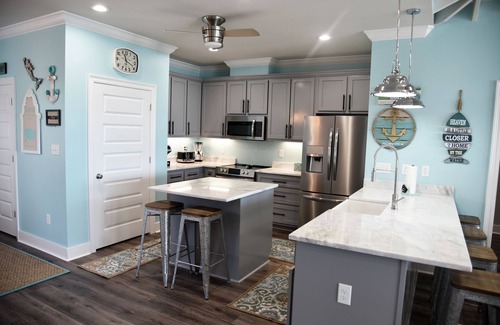 Audubon Place House | Lighthouse View | Beachfront Bliss. Bring the Whole Family (Pets Too)