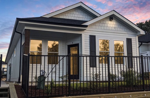 Corolla Light Cottage | Lighthouse Views, Beach Parking Pass, No Cleaning Fees, & Pets Stay Free