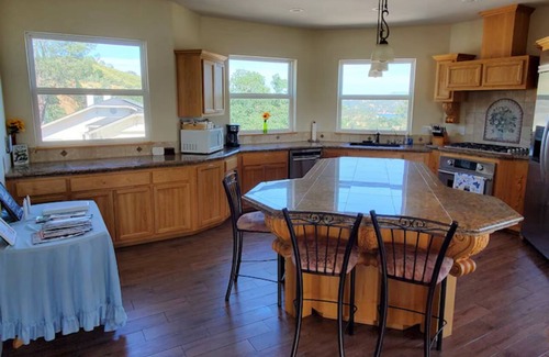 Oak Shores House | Lighthouse Views + Dock