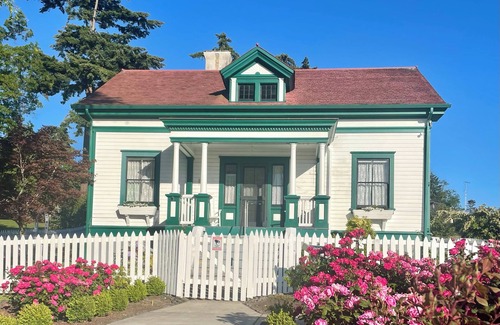 Tacoma House | Lightkeeper's Cottage on Puget Sound n'One of Finest in U.S.'