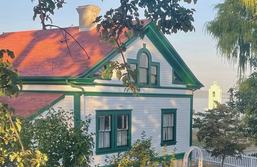 Tacoma House | Lightkeeper's Cottage on Puget Sound n'One of Finest in U.S.'