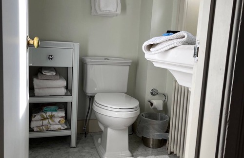 Ligonier Apartment | Ligonier Cozy and Comfortable In-town Location