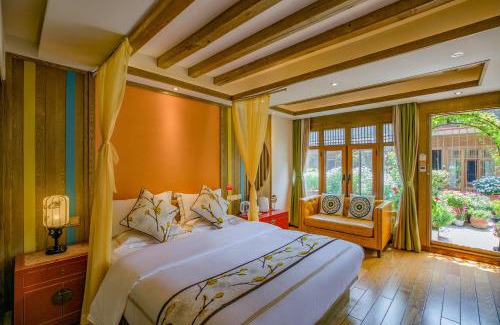 Dayan Old Town House | Lijiang Hearing Flower Hall Garden Inn Butterfly Language Shop