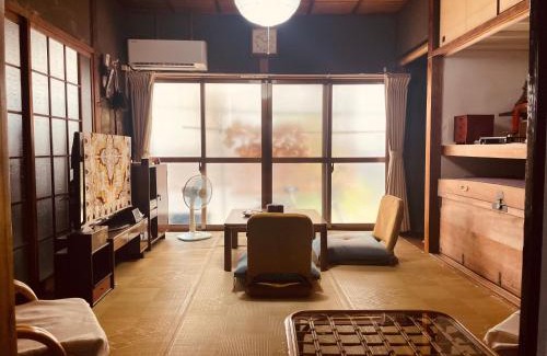 Hirakata Apartment | like living in a traditional Japanese house, Accessible! one group per day!