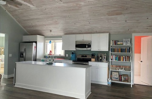 Green Hill House | Like New Amazing Views of The Water Walk to Greenhill Beach A/C
