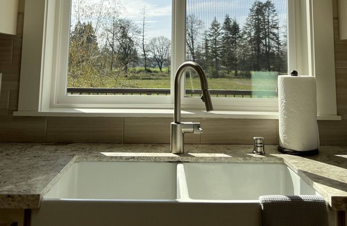 Carver House | Like new home in Vancouver countryside