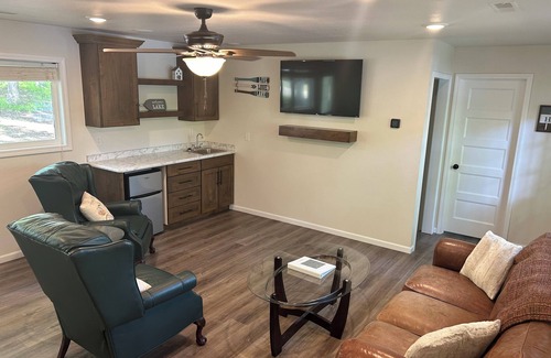 Gravois Mills House | LIKE NEW! Private Lake House in a beautiful wide cove! 5 1/2 MM Gravois Arm