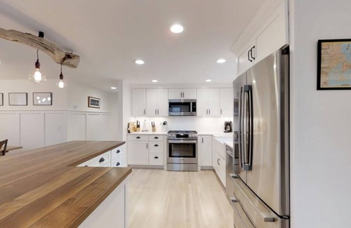 Dennis House | Like New - Stroll to Dennis Village