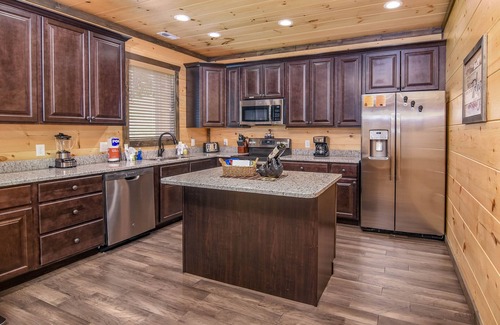 Gatlinburg Cabin | Like No Otter - Luxe Cabin - Hot Tub & Game Room - 1 Mi to Downtown Gatlinburg