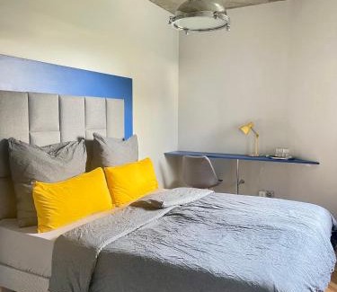 Petershagen b Fredersdorf b Berlin Apartment | LikeHome gemütliches Privatzimmer im Haus, Hasenfelder Weg 15 in Heinersdorf