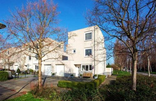 Municipality of Uithoorn House | Lil Amsterdam Topfloor a room ensuite with balcony