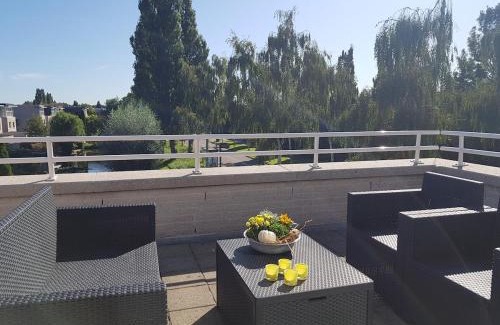 Municipality of Uithoorn House | Lil Amsterdam Topfloor a room ensuite with balcony