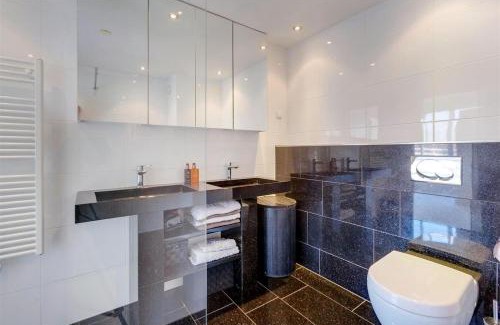 Municipality of Uithoorn House | Lil Amsterdam Topfloor a room ensuite with balcony