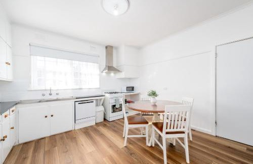 Shepparton House | Lil beauty Nth Central near Hosp 3BR Reno w ample parking and Wifi