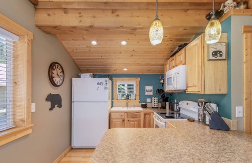 Ardenvoir Cabin | Lil Bigfoot Chalet-10% Off Last Minute, Hot Tub