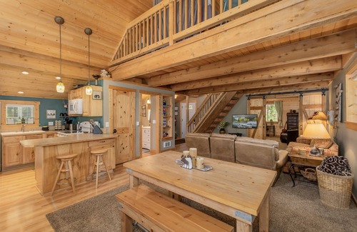 Ardenvoir Cabin | Lil Bigfoot Chalet-10% Off Last Minute, Hot Tub