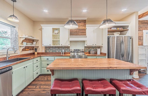 Sulphur Springs Cottage | Lil’ Blue Cottage Near Downtown