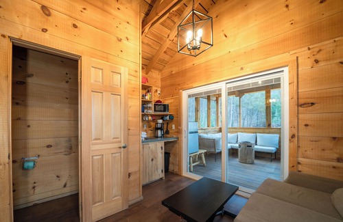 Cosby Cabin | Lil Cabin with Smoky Mountain Views close to hiking & short drive to Gatlinburg