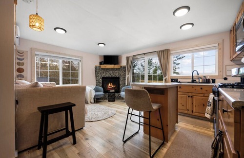 Traverse City Cabin | Lil' Lakeshore Cabin