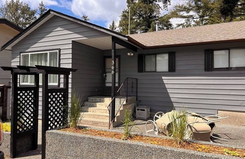 Cultus Lake House | Lil' Old Cottage - rentcultus