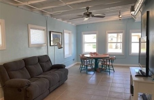 Port Mansfield House | Lil' Salty. Beautiful Newly RenovatedC