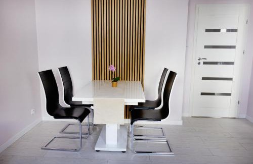 Bialoleka Apartment | Lila apartament