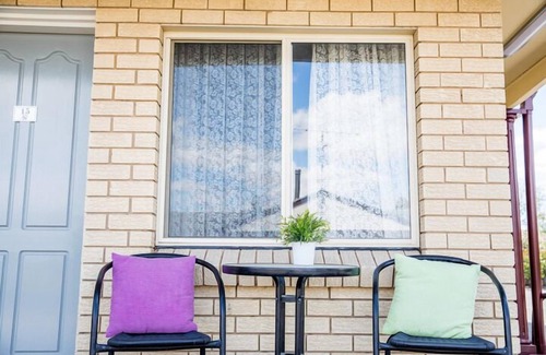 Goulburn Bed & Breakfast | Lilac City Motor Inn Deluxe Queen Room 15