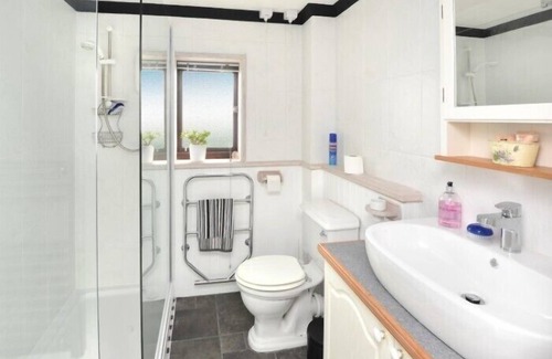 Inverness Cottage | LILAC COTTAGE, family friendly, with a garden in Munlochy