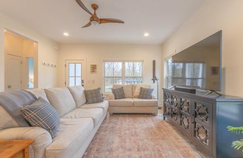 South Haven House | Lilac Cottage-Private getaway close to beach