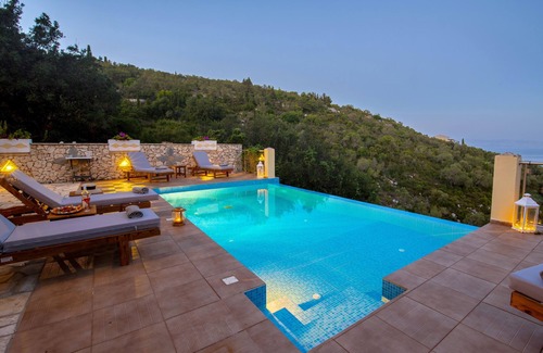 Mpogdanatika Villa | Lilac Lilium Artists villas.Ιδιωτική βίλα, με οικολογική πισίνα, εκπληκτική θέα.