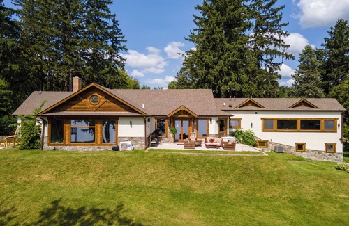 Antioch House | Lilac Lodge Luxury Villa with water access in charming Antioch
