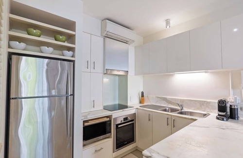 Palm Cove Apartment | Lilac Suite Chic Resort Living at The Beach Club