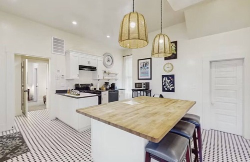 Old Town Eureka Apartment | Lilac Victorian Downstairs-Spacious Water-View Apartment in Historic Old Town